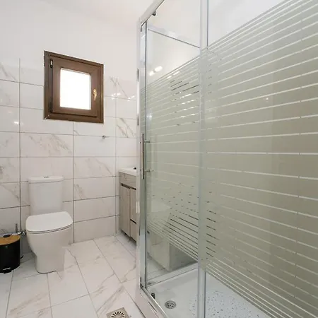 Lakis Apartment