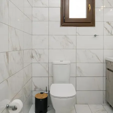 Lakis Apartment